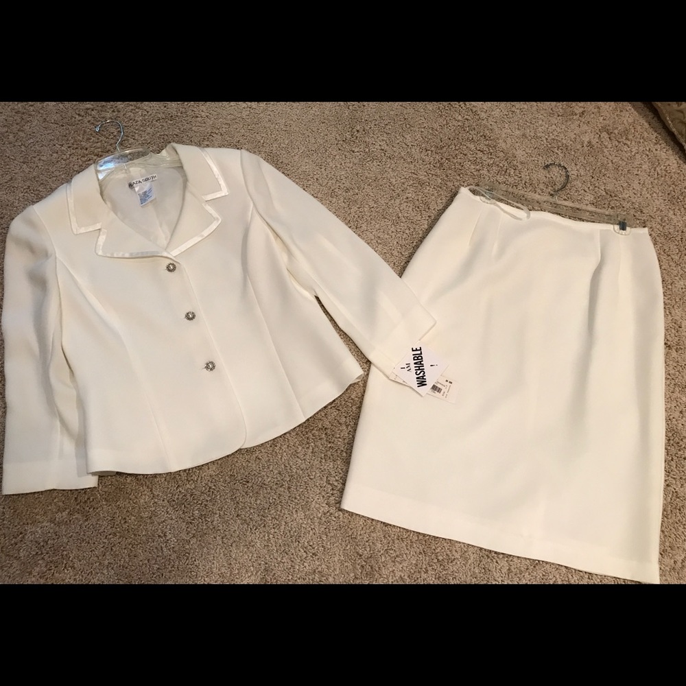 Beautiful, brand new suit